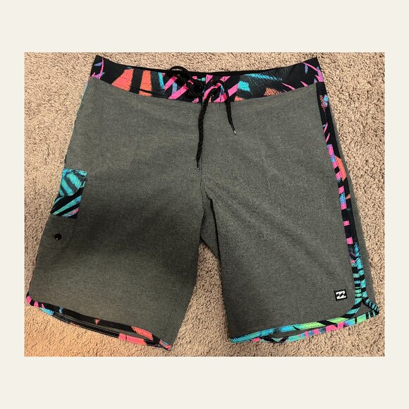 Billabong Board Shorts - Picture 1 of 3